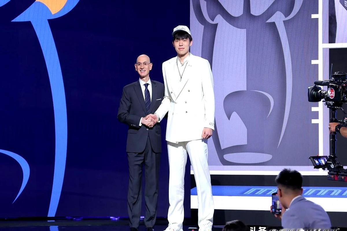 杨瀚森的4年计划：成为约老师第二。第16顺位被选中的他，四年薪资预计为213