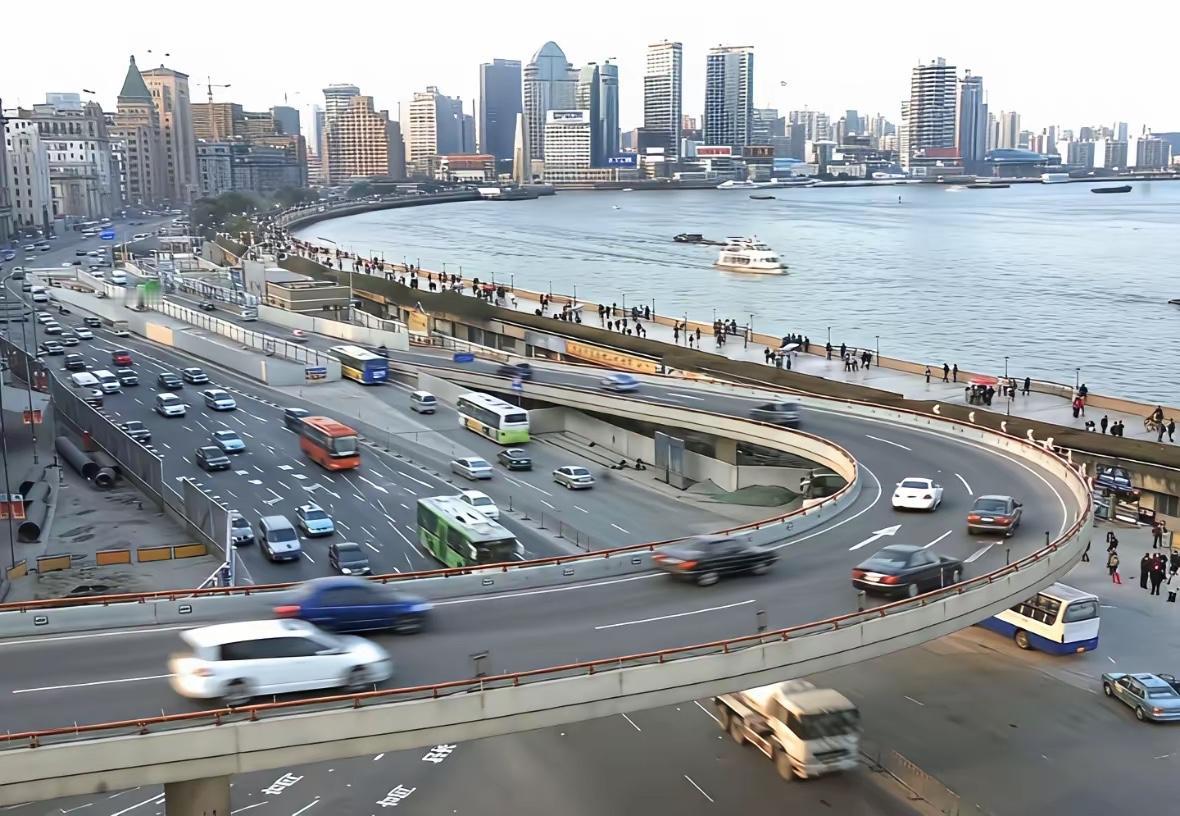 上海外滩绝美夜景的亚洲第一湾，当年03-06年、无数次加班到深夜打车回家经过此处