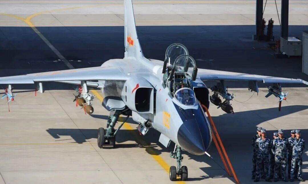 大家都以为飞豹已经退居二线甚至退役了吗？不没有，2025年7月的时候老将飞豹还