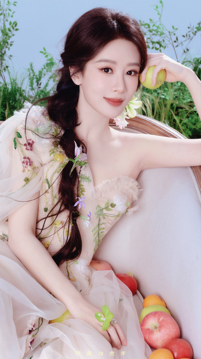 电影猎毒杨紫杨紫骆佳树叶遇到风会随之舞动我遇到你会忍不住心动杨紫🔸杨紫