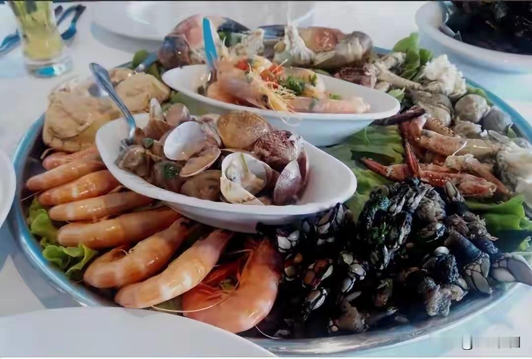 现在宁波饭店老板都取消外卖订单，以前有外卖的时候，平台抽的多，饭店没有利润，饭菜