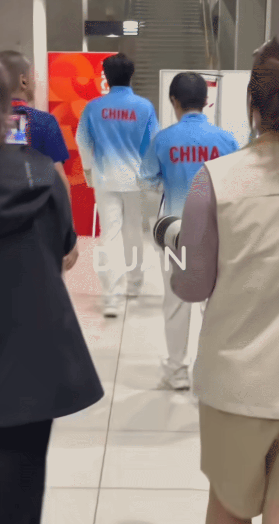 楚钦：“豆包，有个记者给咱俩的”天呐这是我能听到的吗，多久了，小豆包这个名字又