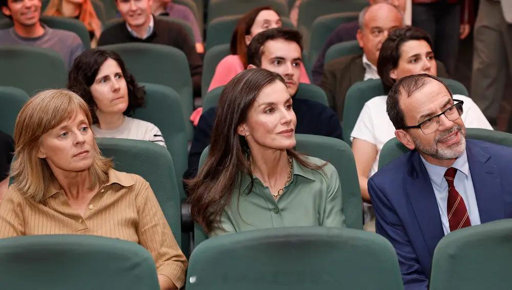 西班牙王室4月16日，莱蒂齐亚王后现身马德里查马丁区的NicolásSalm