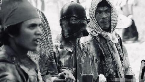 1971年，中国大使张伟烈，参加摩洛哥国王寿宴时，突然叛军冲进来疯狂扫射，瞬间死