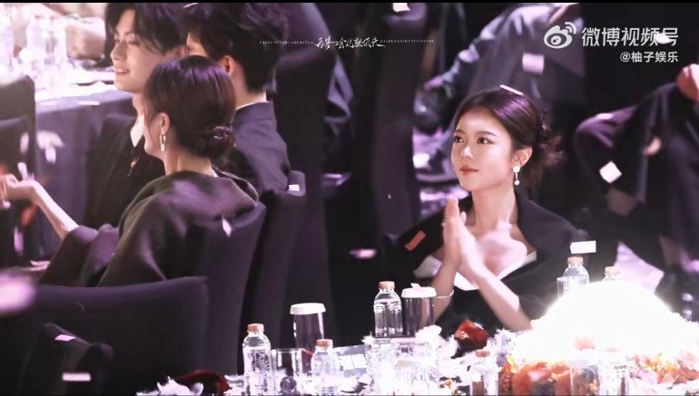 李兰迪赵今麦葵与霜李兰迪完全是向日葵本葵啊！自带温润治愈的柔光滤镜，长相清甜又裹