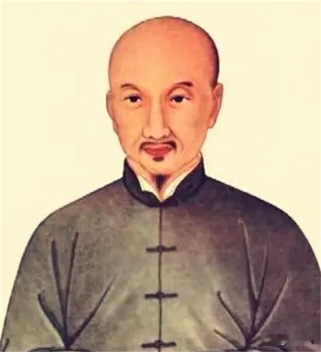 乾隆年间，一幼儿吞掉鱼钩，母亲一拽，勾得更紧了。名医叶天士急得冒汗，转身看见一串