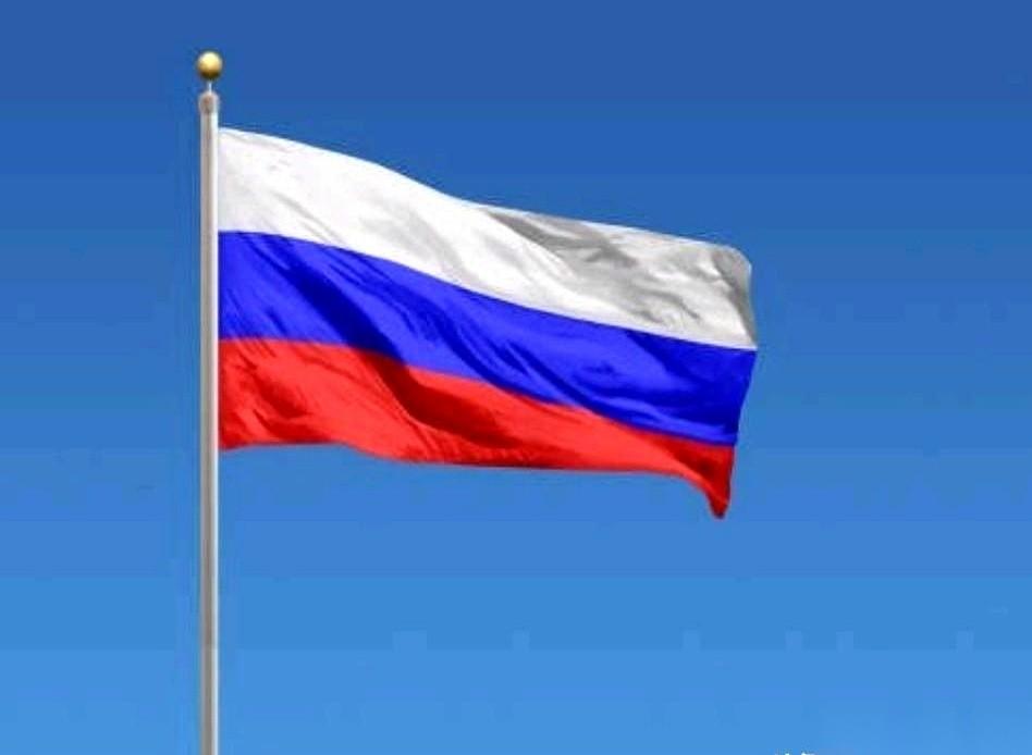 一艘价值5亿美元的俄罗斯超级游艇，就这么大摇大摆地开进了霍尔木兹海峡。海峡两头