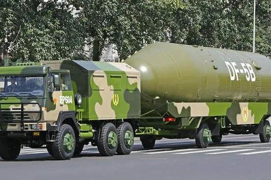 在火箭军的武器库里🈶这样一款导弹，被我们国家称为“镇国神器”它不如东风41那样