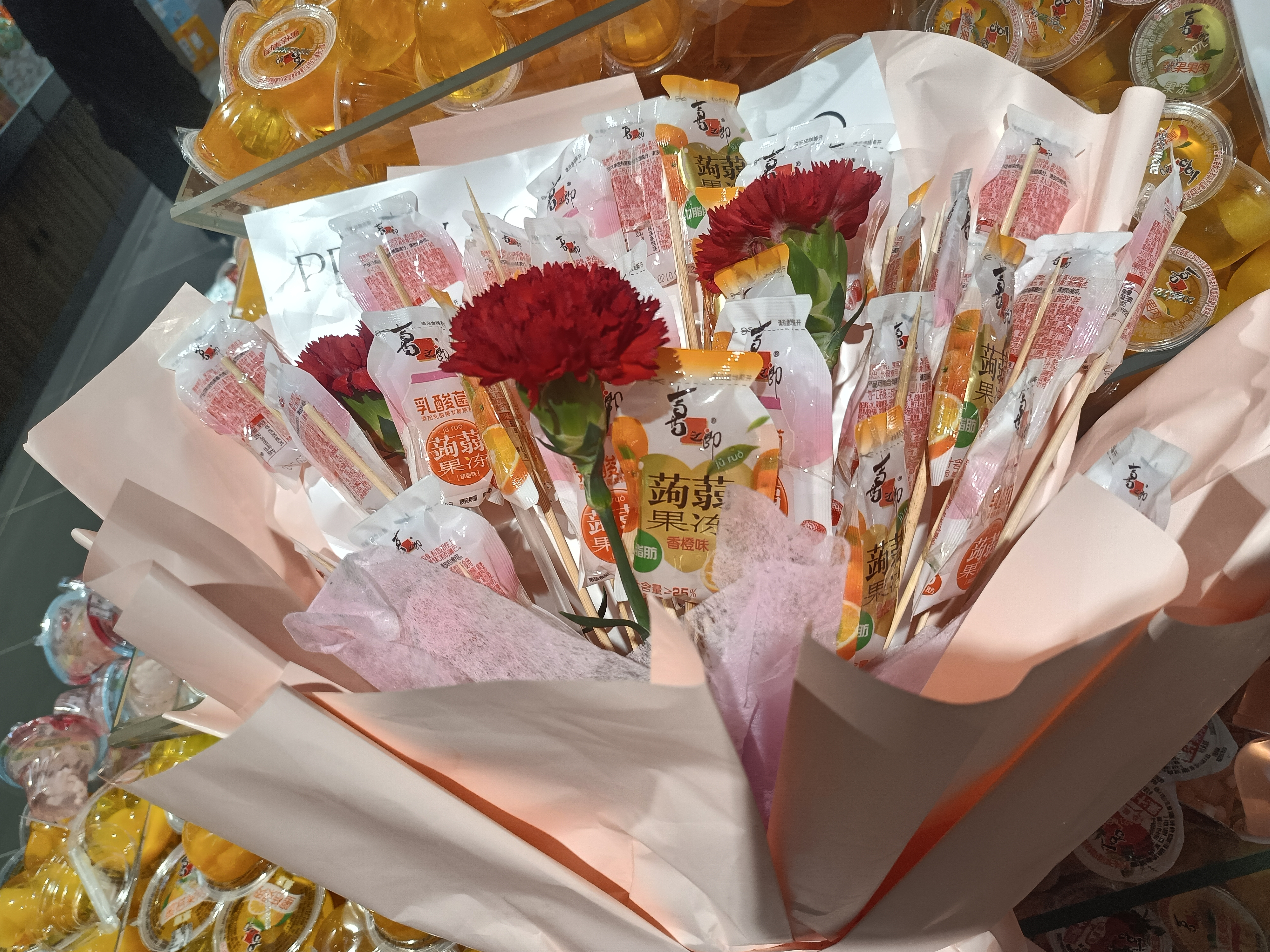 估计是母亲节剩下的，适合爱吃果冻的妈妈。​​​