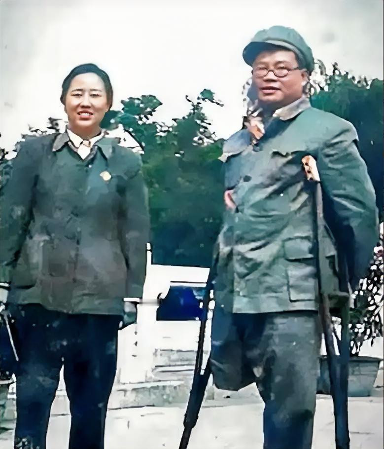 1959年，有“贵州王”之称的王家烈来到北京参加会议，毛主席见到王家烈后，便笑着