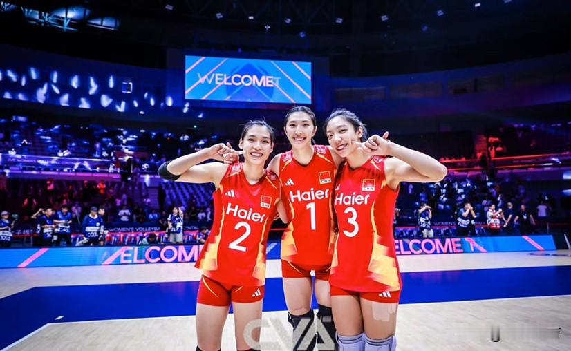 亚运会，中国女排3-2泰国，日本女排3-0韩国，晋级决赛，最新夺冠概率如下1、中国女排🇨🇳——6