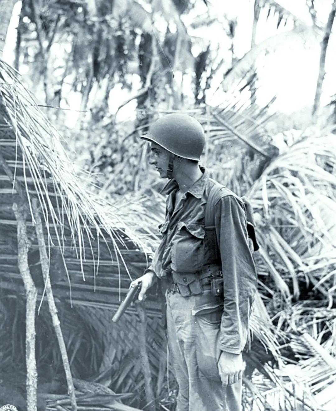 【旧时光·历史影像】这张照片拍摄于1943年11月20日，太平洋战争电击行动