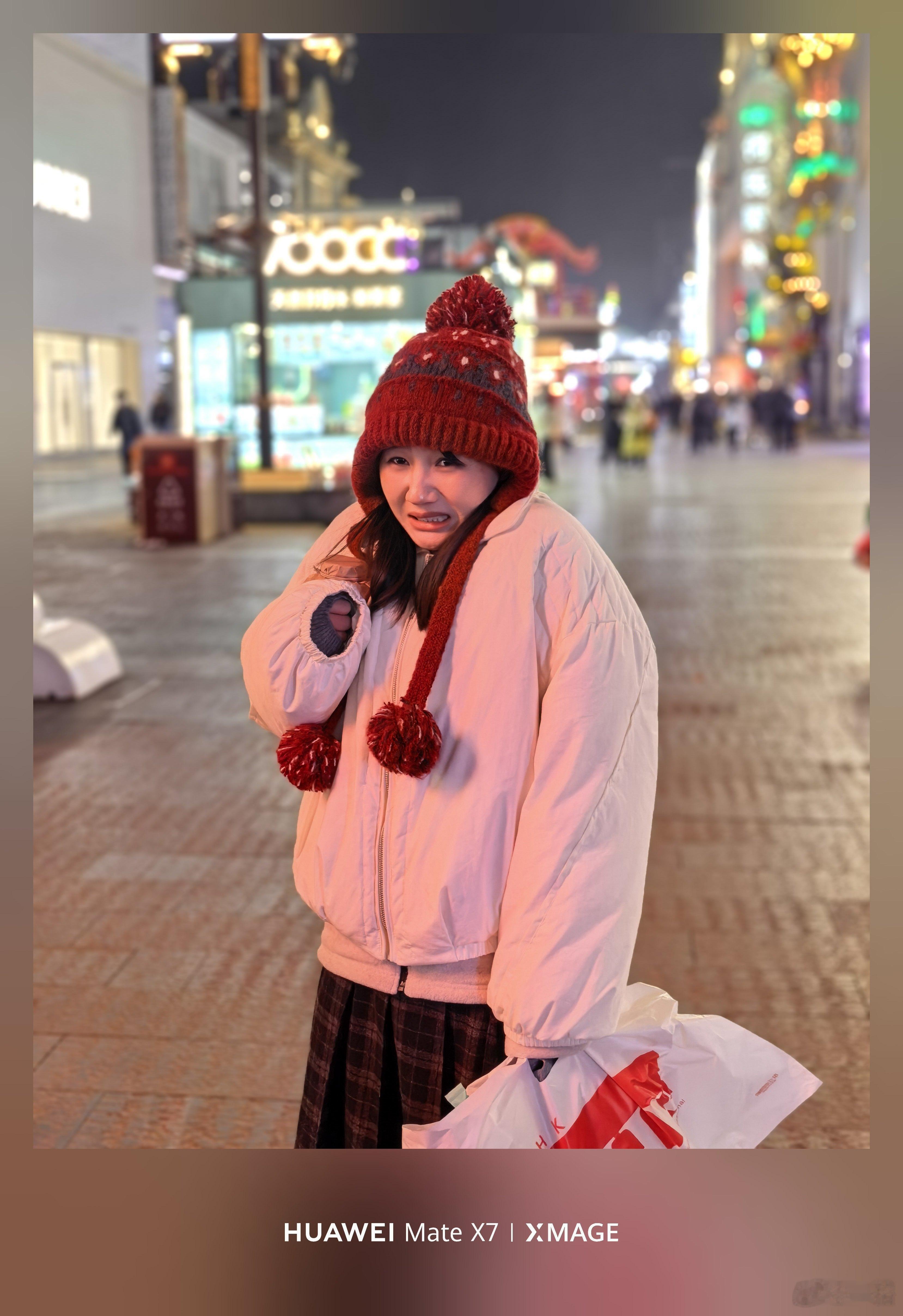 在中街差点被冻哭，实测告诉你，穿再厚也要记得戴围巾啊最近天天一杯700CC的