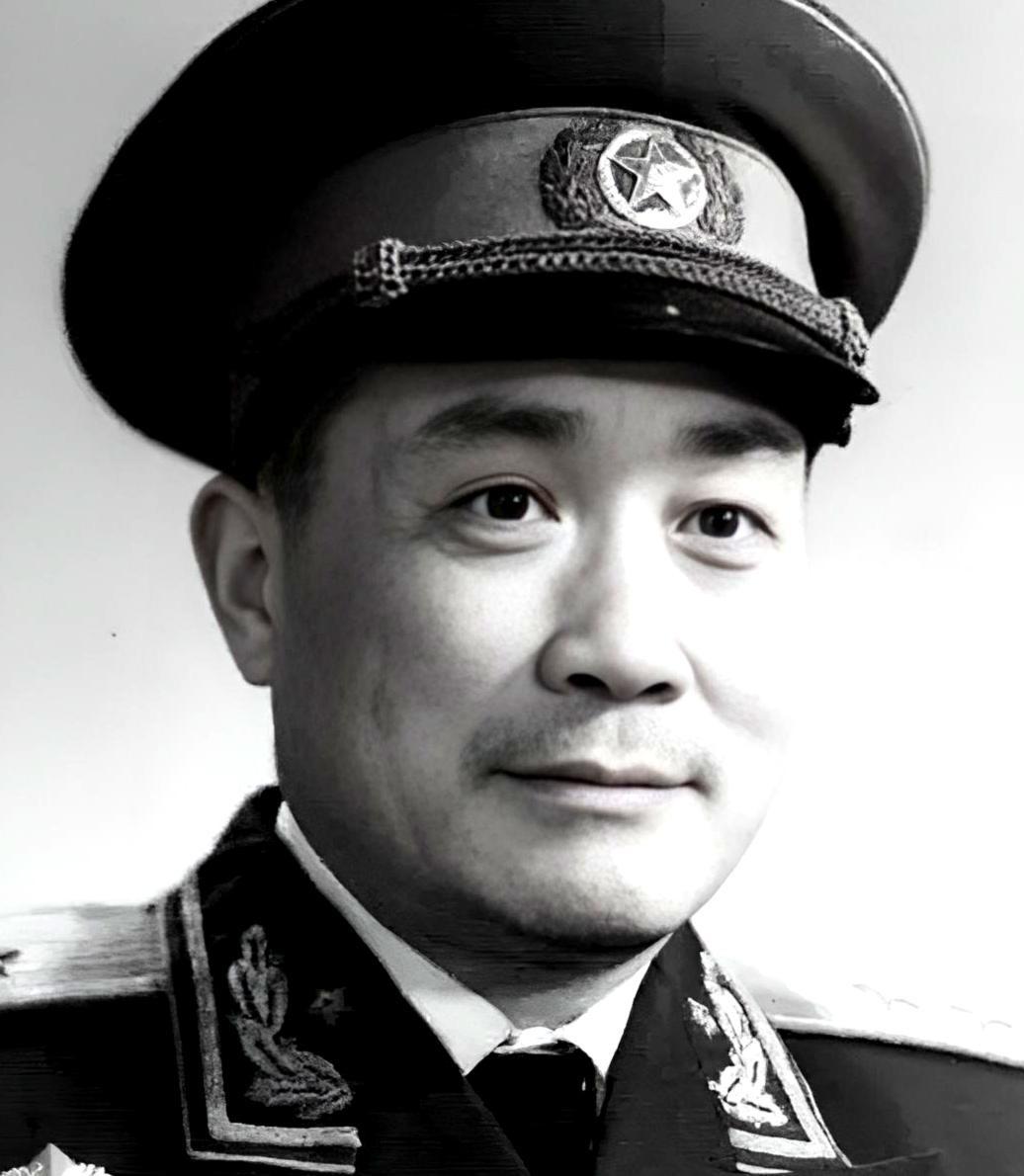 1972年，当这位同志的骨灰抵达北京时，周总理顶着滂沱大雨亲自相迎，热泪盈眶地说