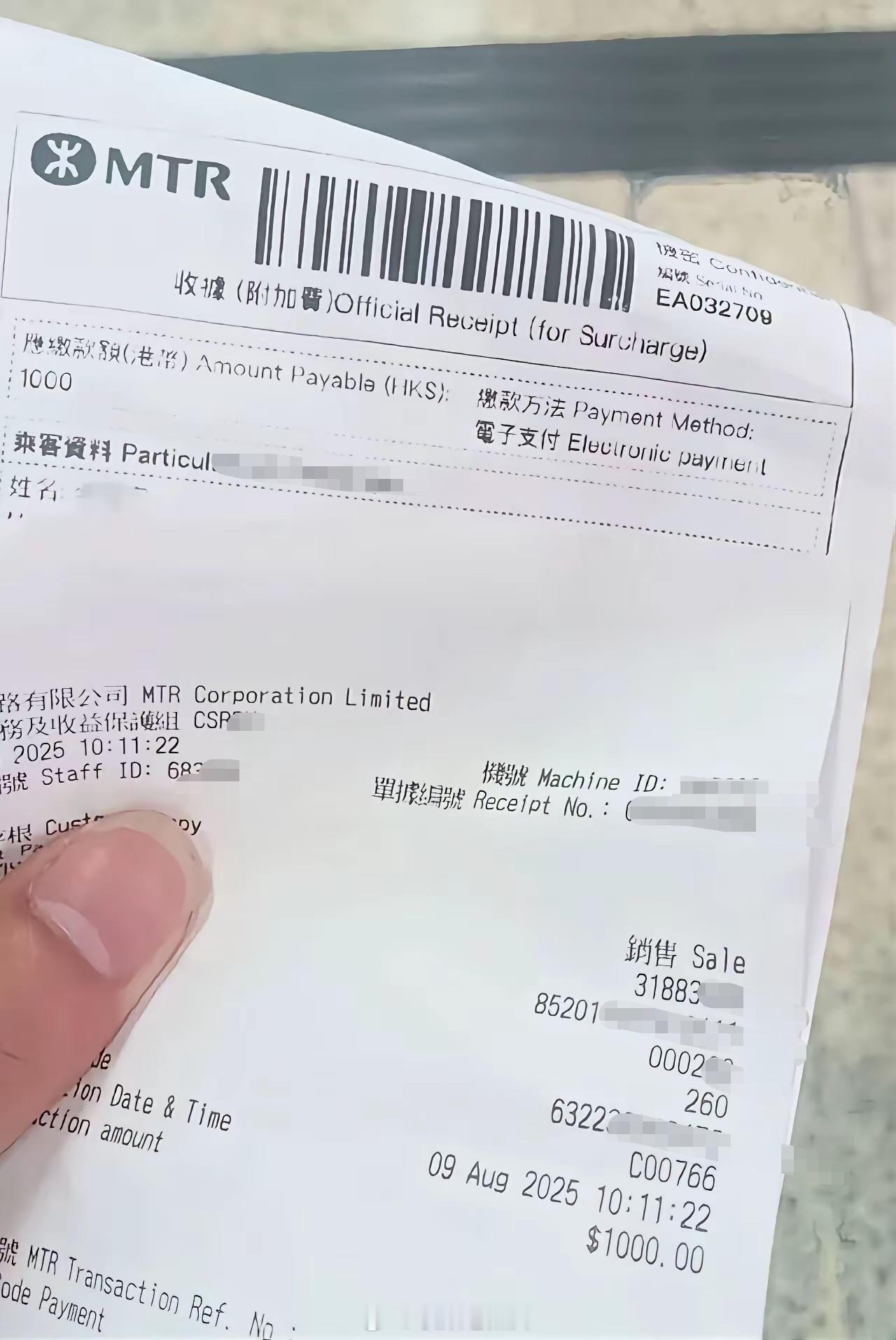 各位去香港旅游的朋友，不管你是去干嘛的，记住一点！香港坐地铁不要喝水！这位大陆小