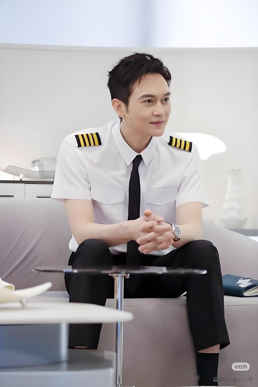 其实最大的王家卫受害者不是唐嫣也不是被他扣押护照的宋慧乔而是这个男人——张智