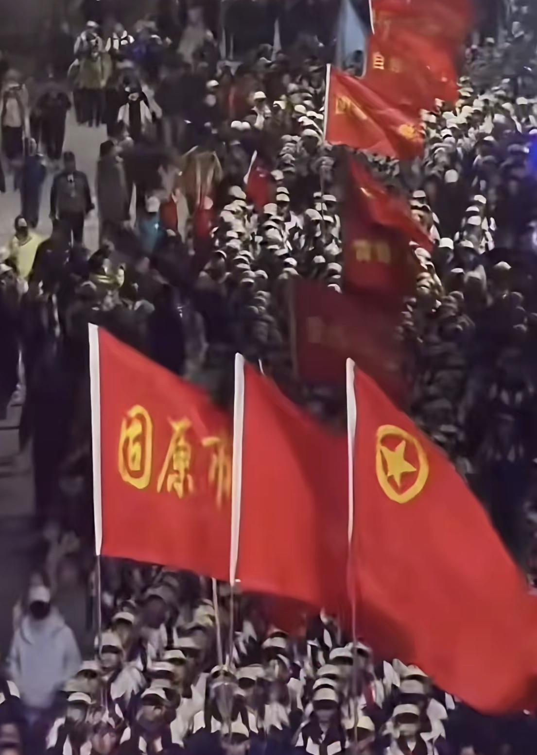 一次次泪目，因为这片土地上一直都有这样一群人，固原二中师生连续31年徒步百里祭英