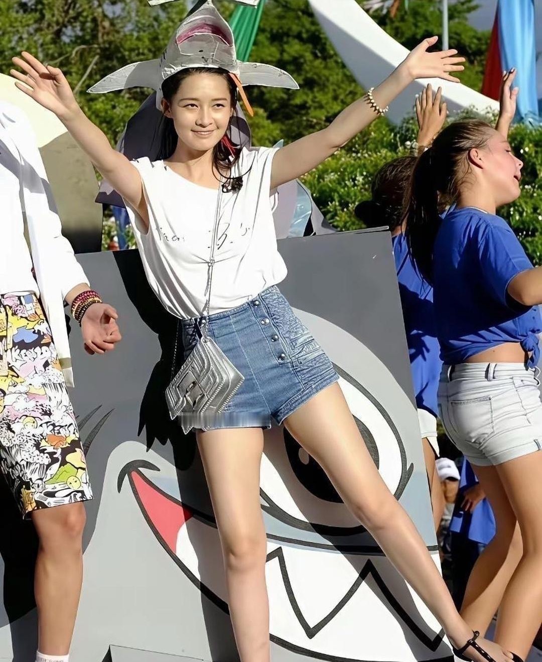 李沁。早年长这样，谁看了不迷糊啊!​​​