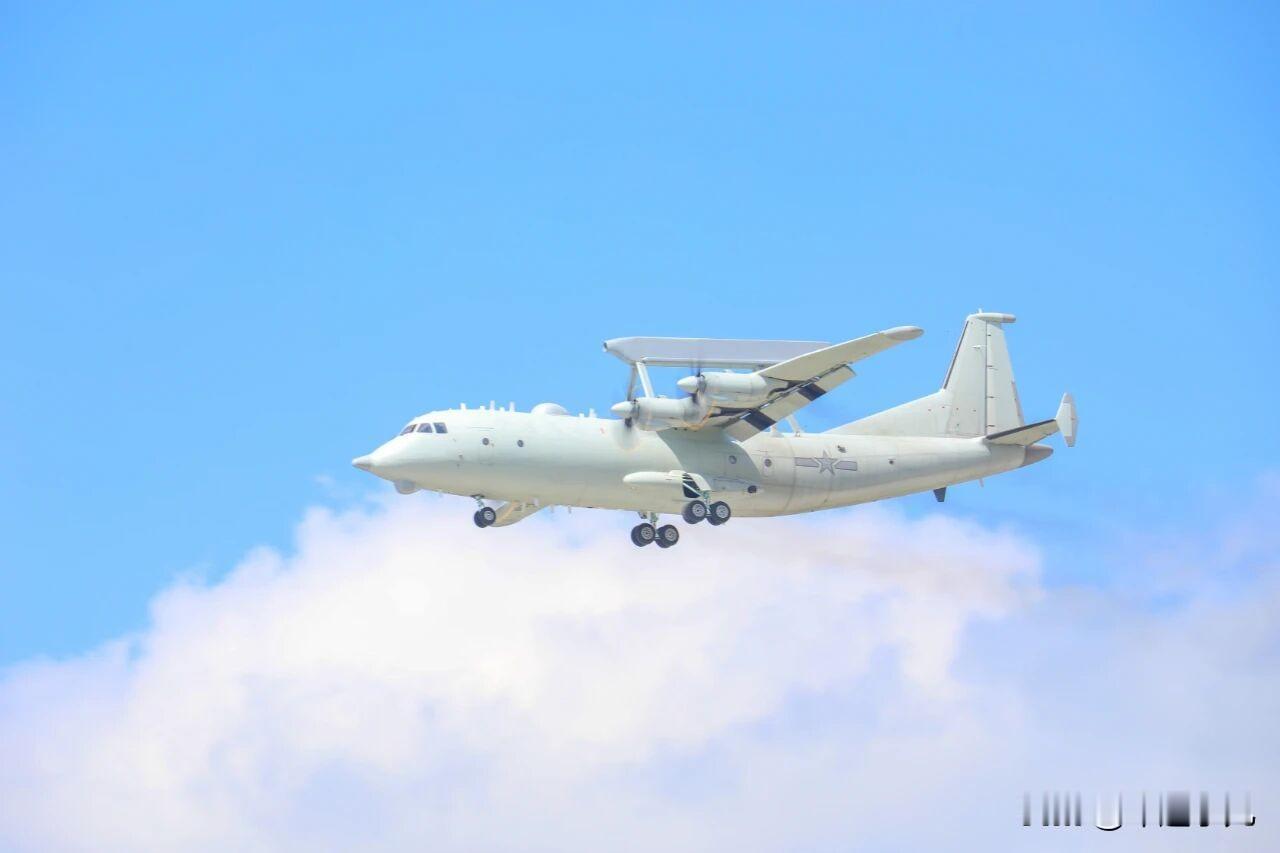 这，到底是空警200，还是运9电子干扰机？乍一看，以为是运9最新电子干扰机呢