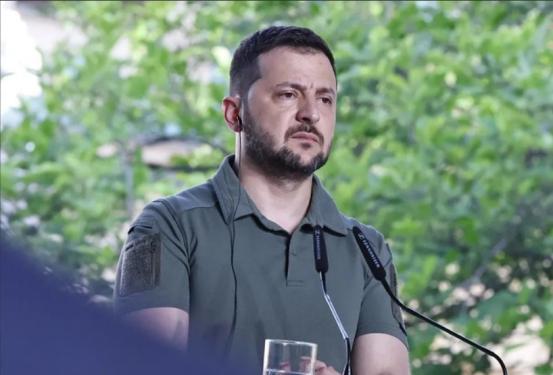 一位乌克兰人讲到自家总统时说：“我知道不少中国人觉得泽连斯基以前是喜剧演员，当总