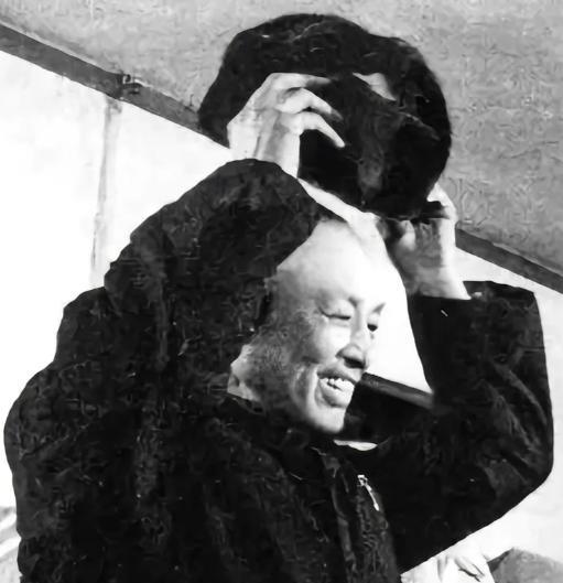 1975年，周养浩被特赦，重获自由后，国家允许他去任何地方，周养浩当即想去往台湾