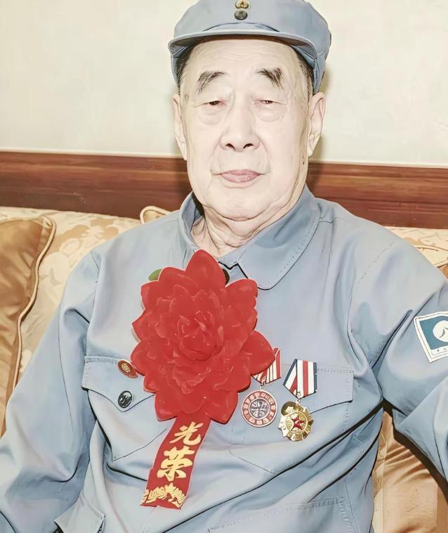 许家印这辈子最该还的债，不是钱，是没给父亲送终。河南周口太康县，96岁抗战老兵许