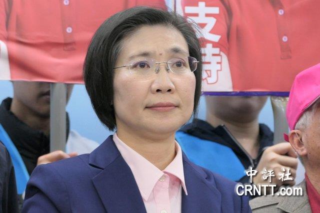 徐欣莹登记初选哭了，哽咽称要救新竹县中国国民党籍“立委”徐欣莹11日在逾百名支