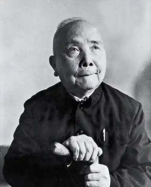 1949年，王震率十万大军进入新疆，却苦于没煤取暖，这时，李四光告诉他：“我有个