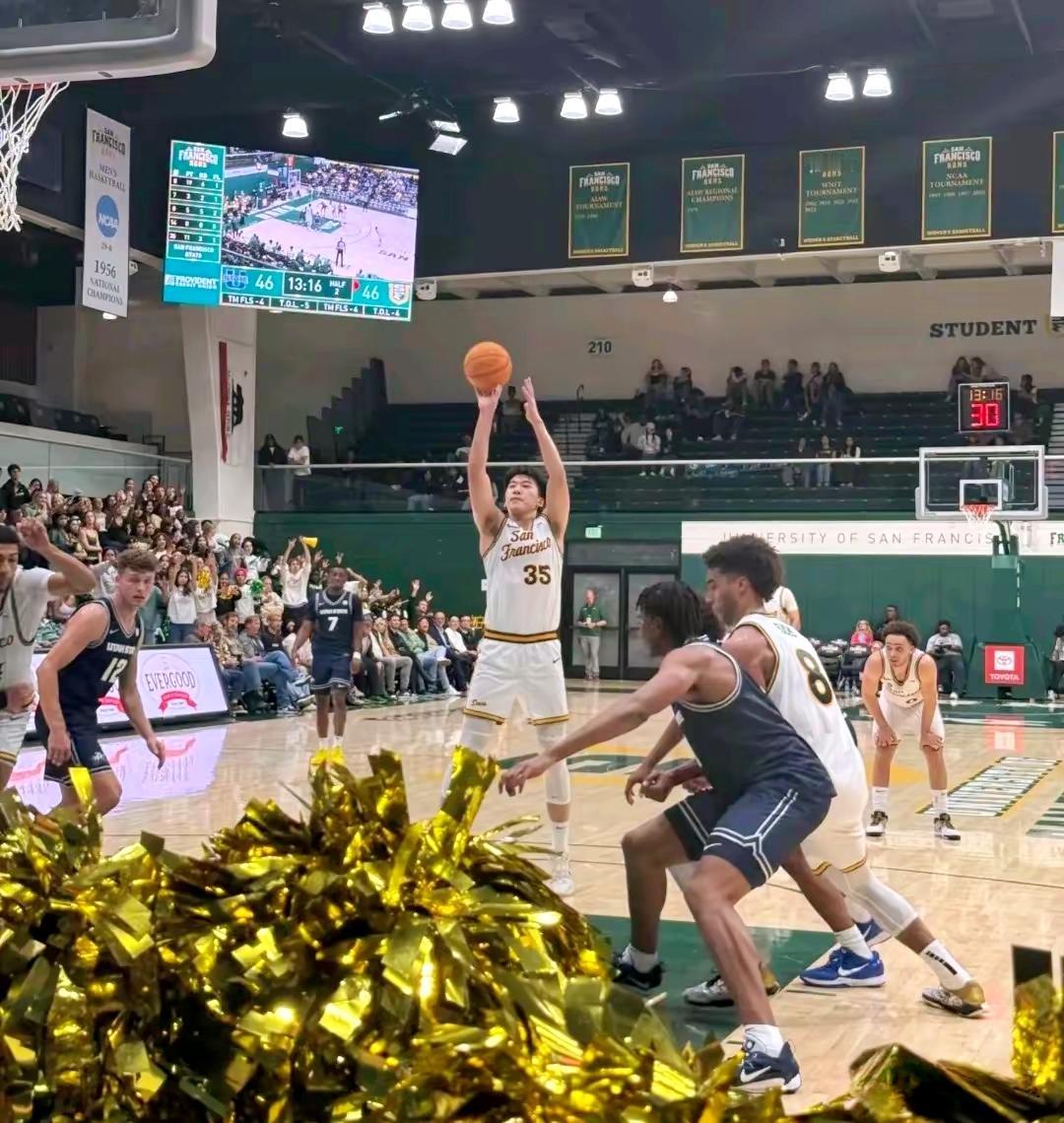 王俊杰NCAA爆砍23分，一战征服NBA选秀专家王俊杰迎来了新赛季的NCAA