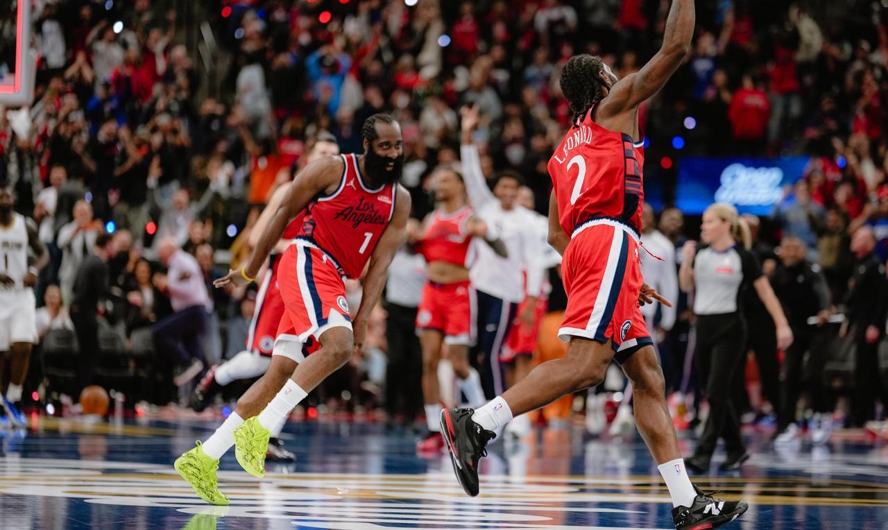 胖虎+科林斯才是快船内线的出路现在的阵容一堆的老人气，签约的全是老人还占着茅坑