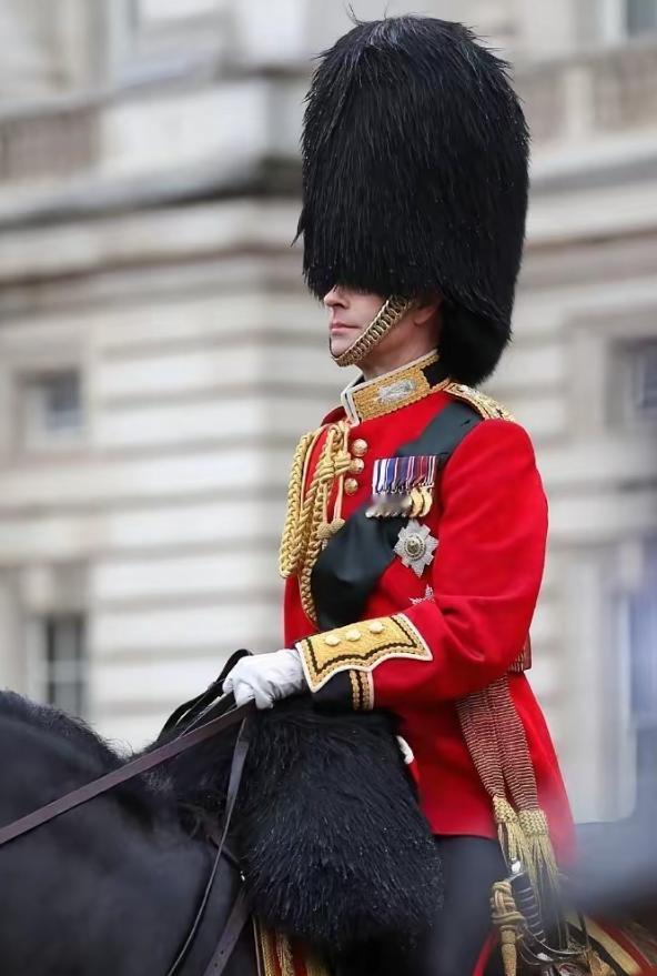 英国是完整走过登顶、称霸、衰落全流程的国家！英国首相斯塔默这次访华，和德国、