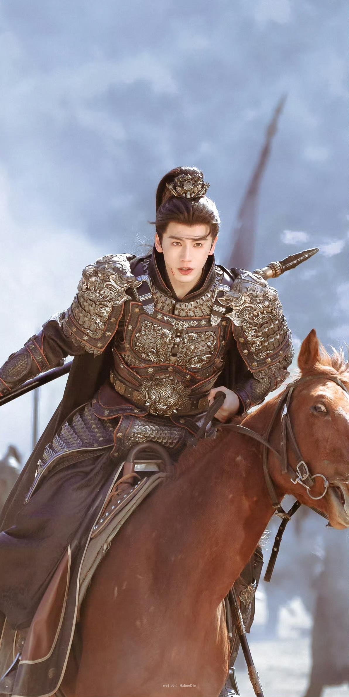 “粉底液将军”是今年春季火遍全网的一个热梗，通常带有调侃和批评意味，专门用来讽刺