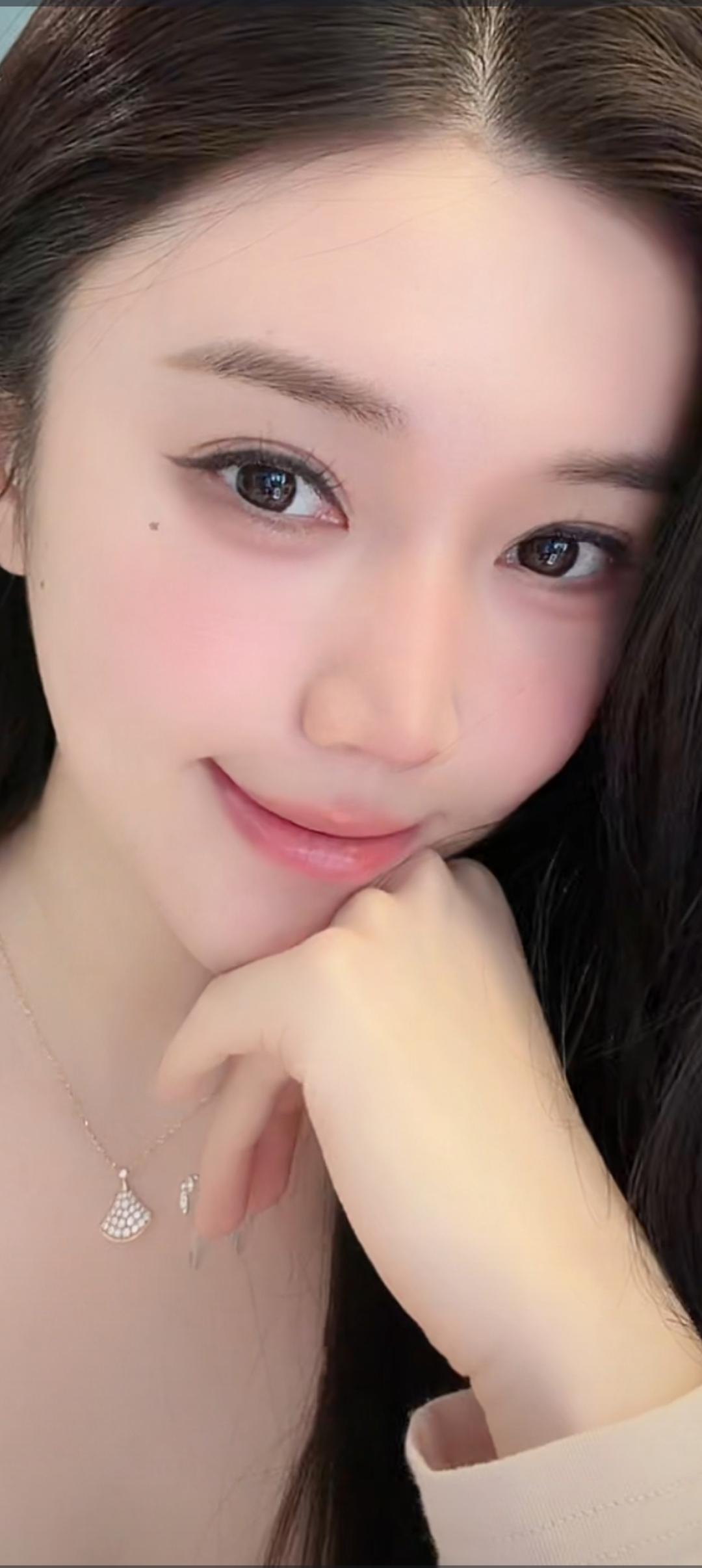 这姑娘笑起来真温柔啊！