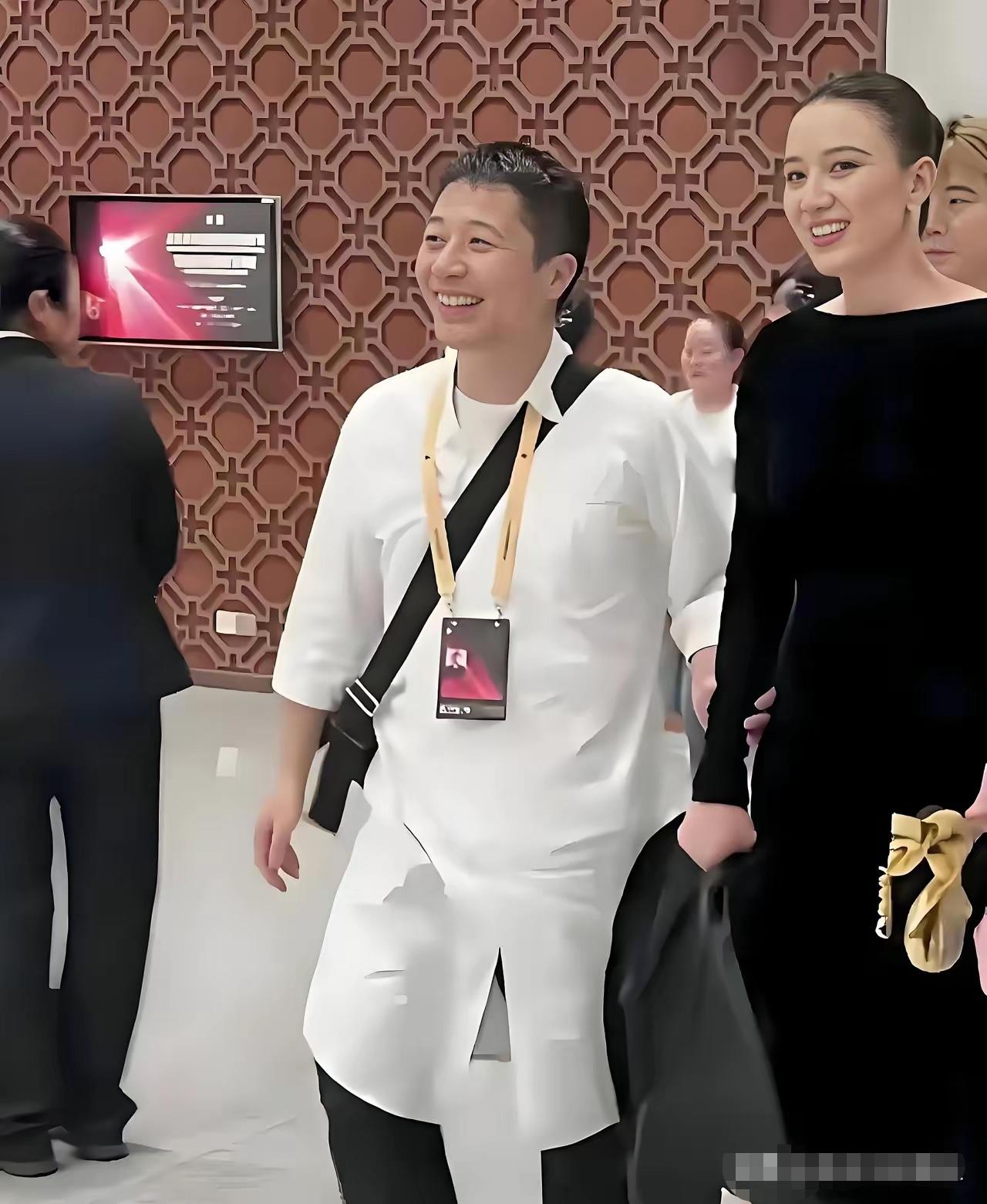 宋佳再怎么说也娱乐圈大名鼎鼎的大美女啊，怎么找个老公这，这，这么这么的，哎呦，都