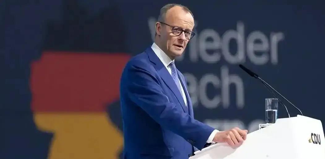 强硬的德国新总理默茨恐怕连软弱的前总理朔尔茨也不如，德国正走着下坡路。我