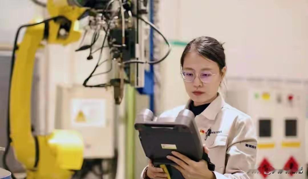 90后姑娘，哈工大毕业的。当年人家手里捏着全奖，国外名校随便挑。结果呢？一转身，