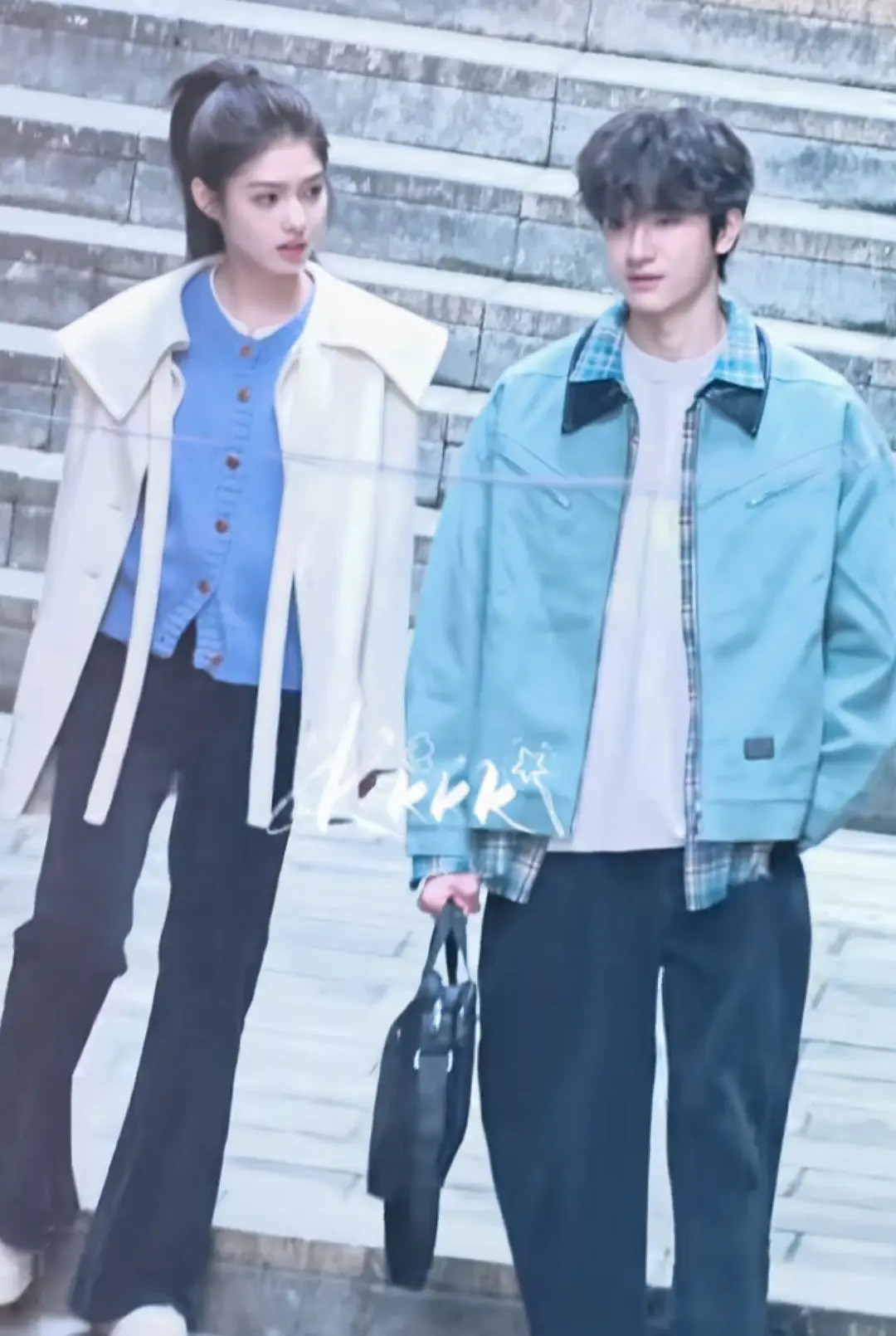 为什么艾米不显小？骨架的原因还是脸的原因