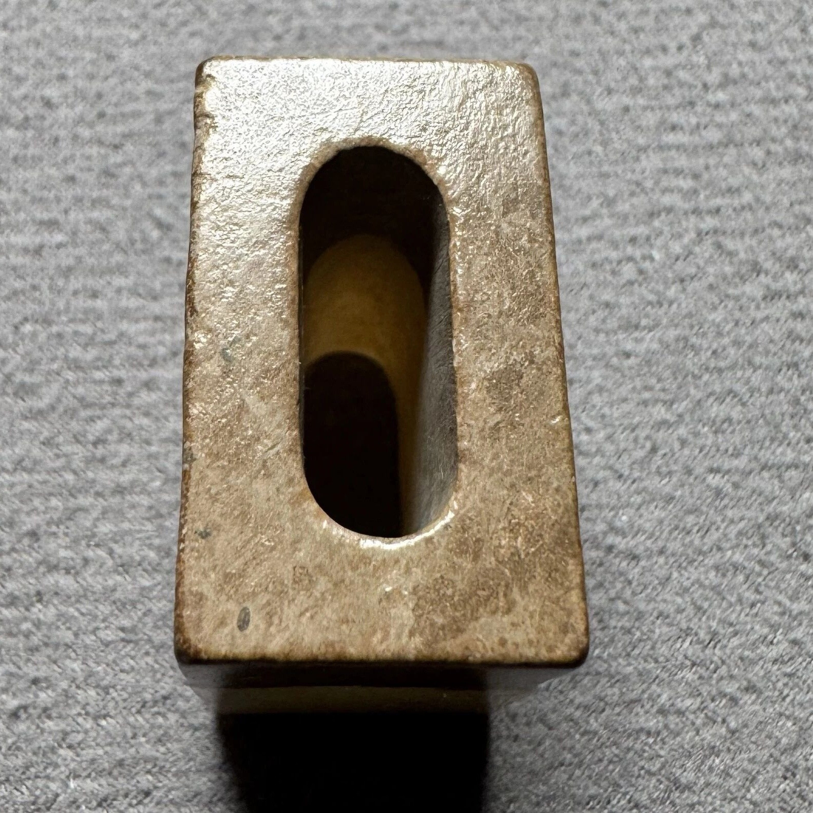 古玉杂谈古印之魅力，1图材质是；蜜蜡。八面全是印，稀奇罕见。上海