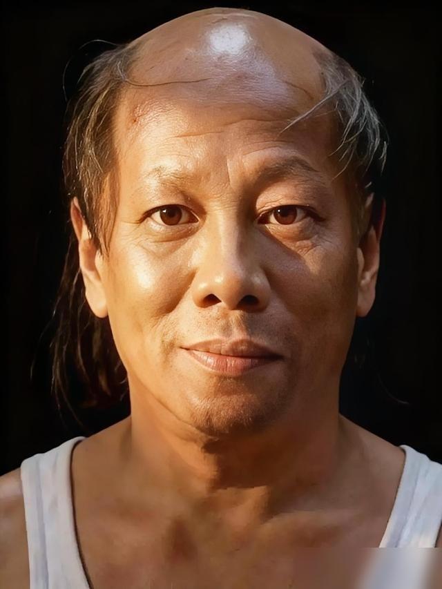 国家确实亏欠梁小龙，这是一位真英雄，不该被埋没，他虽然演的是陈真，但他的气节，不