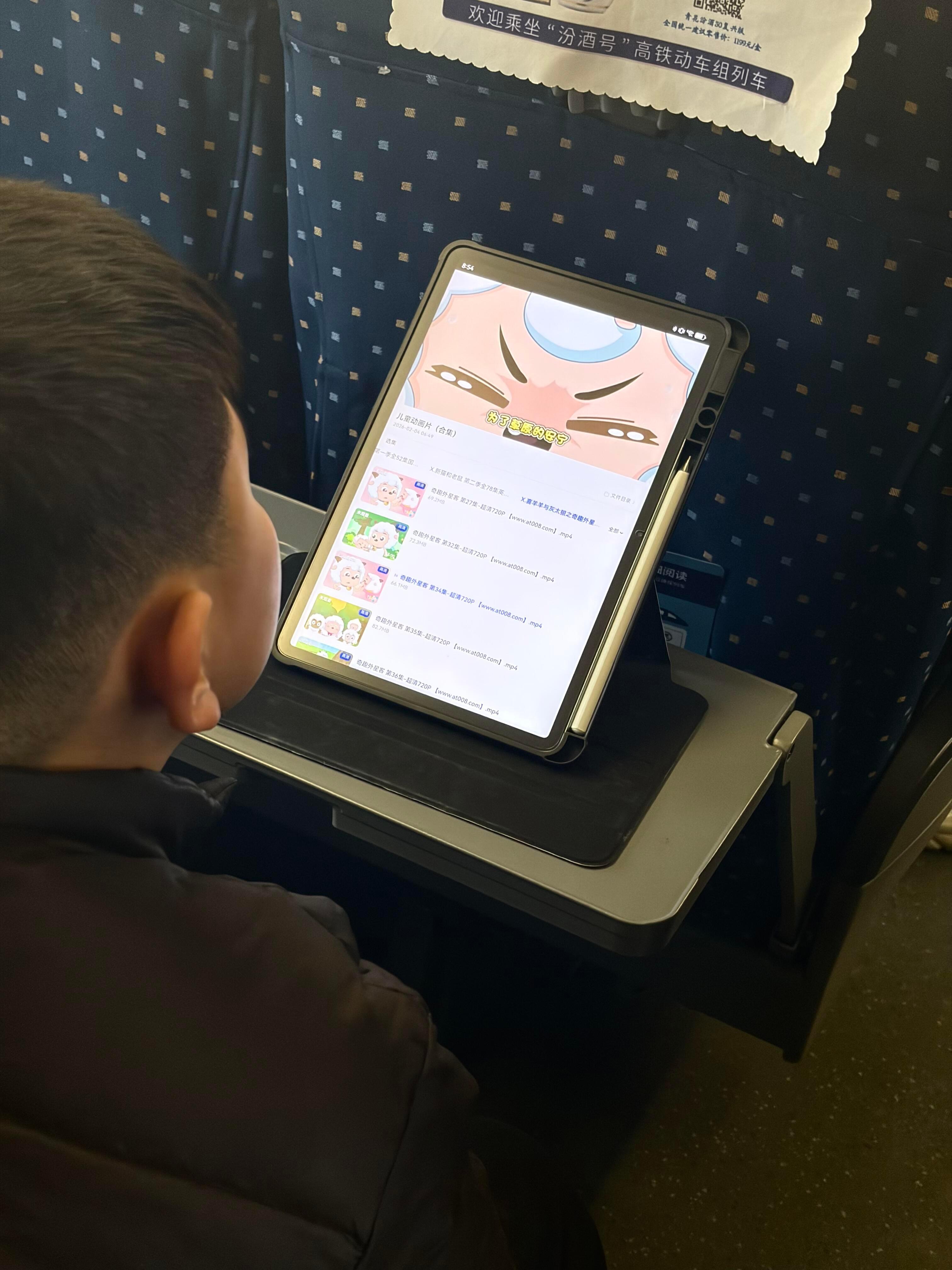 坐高铁遇到了魔童和高铁侠