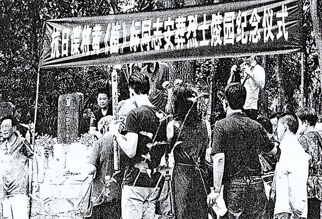 1951年，大汉奸黄标被判死刑，到了刑场，黄标却很不甘心：“我每个月给新四军送了
