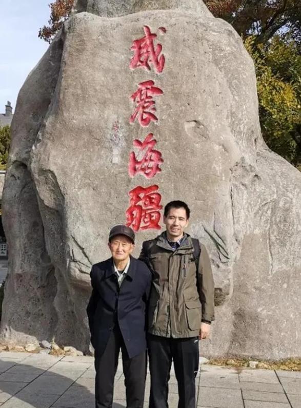 1979年，内蒙古一男子惨遭巨变：2个儿子相继去世，妻子另嫁他人。万念俱灰下，他