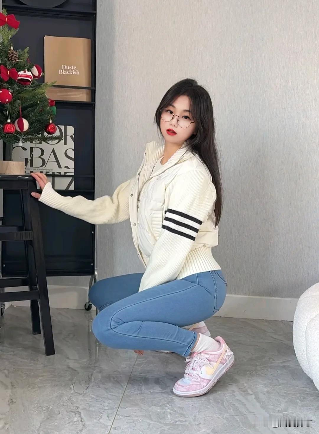 冬日穿搭指南：温暖毛衣+牛仔裤，舒适又时尚！甜美女孩-气质气质美女完美身