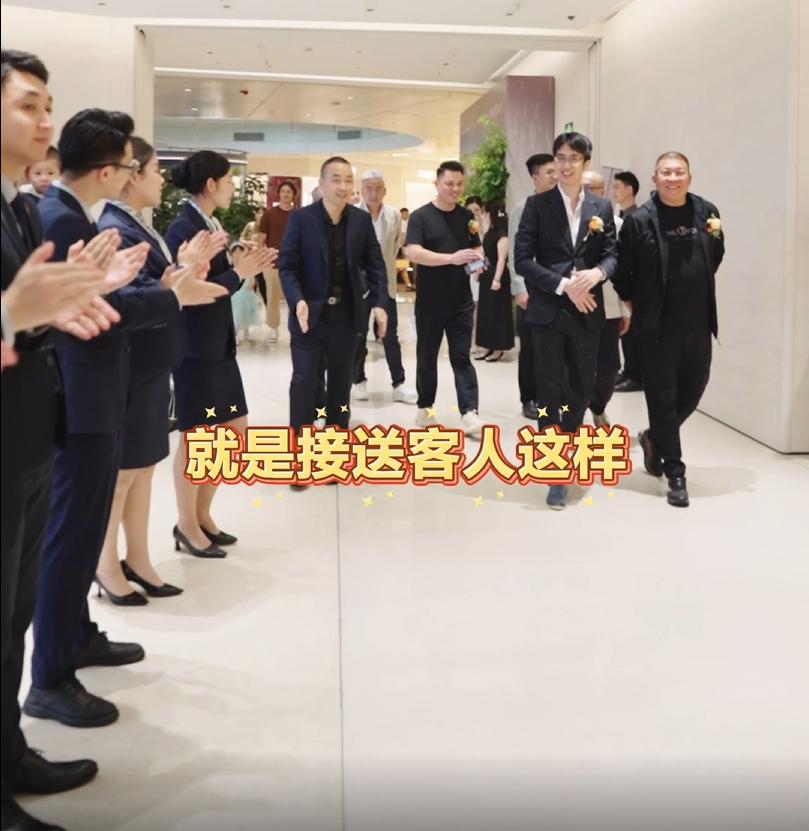 高端局熟人圈开始流行一句话：你订尊界了吗？高端圈层的消费风向正在悄然变化。尊界