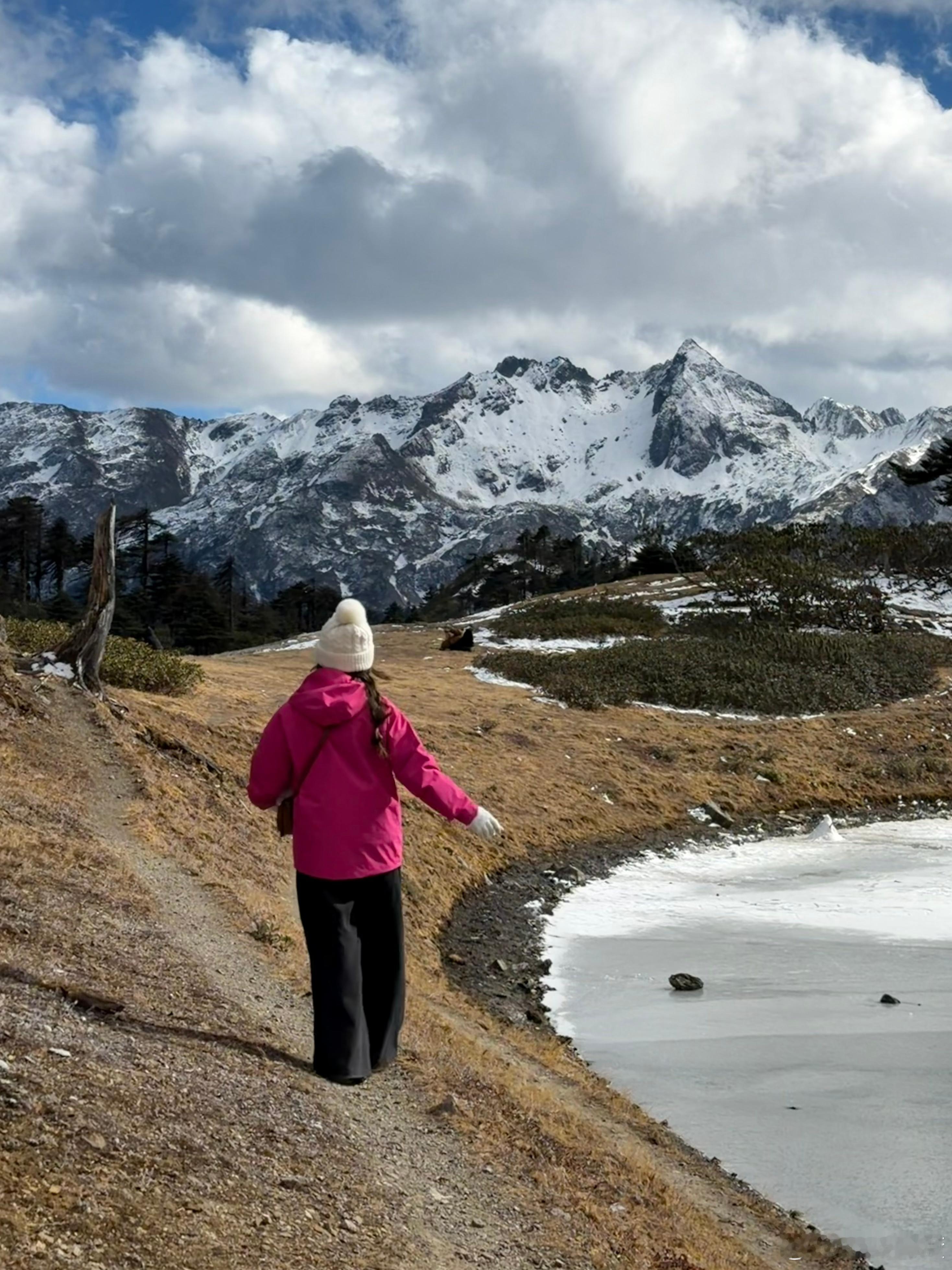 2026年第一次徒步在海拔4000米的孔雀山看雪山、冰湖、原始森林牧场开心ovo