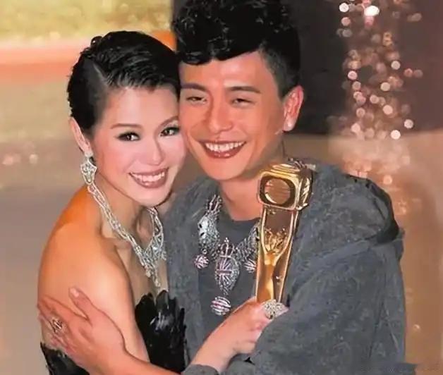 胡杏儿第一次回应丈夫拥抱黄宗泽，直呼“这么大件事”，她的真实心态这下已经暴露啦