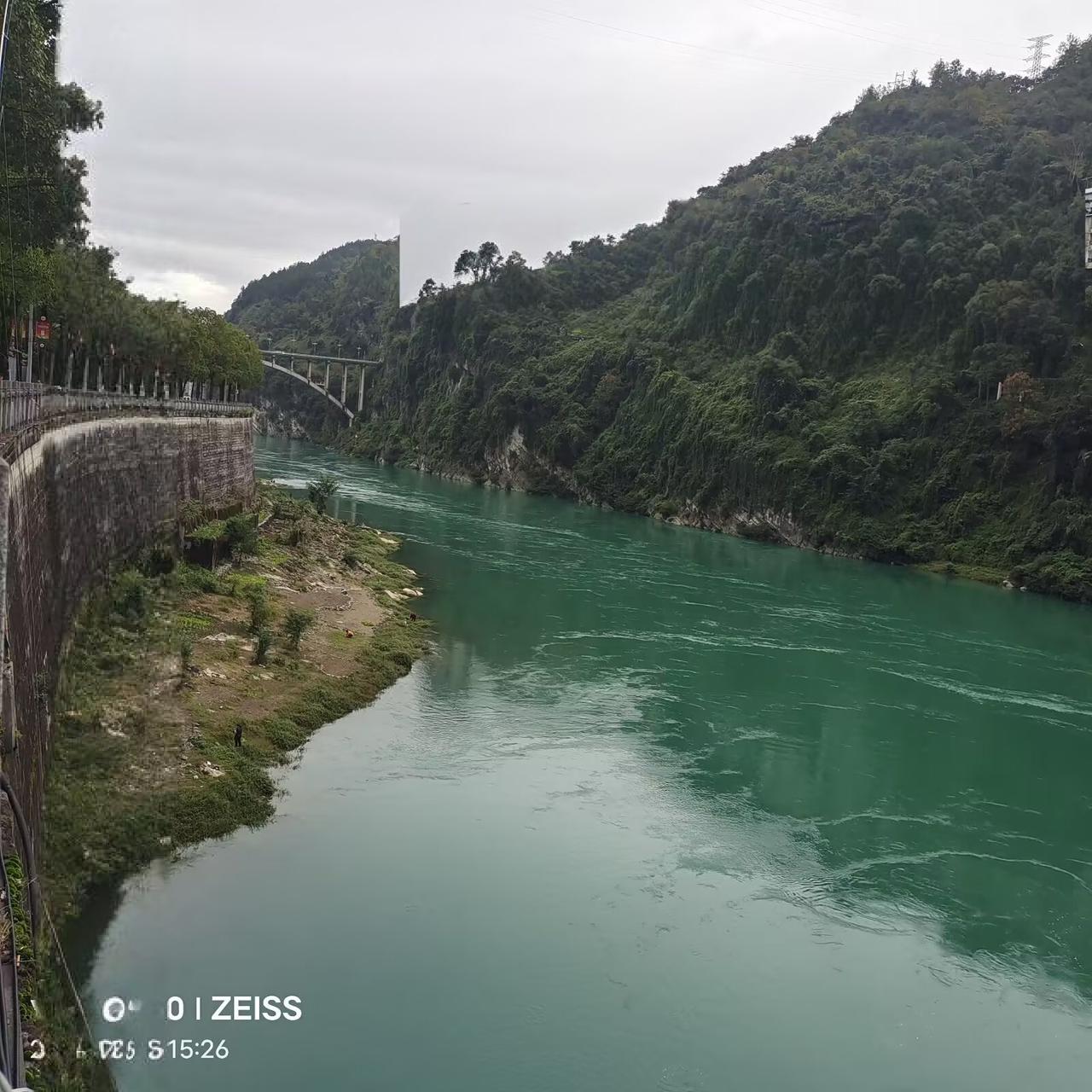 重庆南川避暑的遗憾解释今天在古镇喝茶，朋友一家三口上个月带孩子去南川农家乐避暑