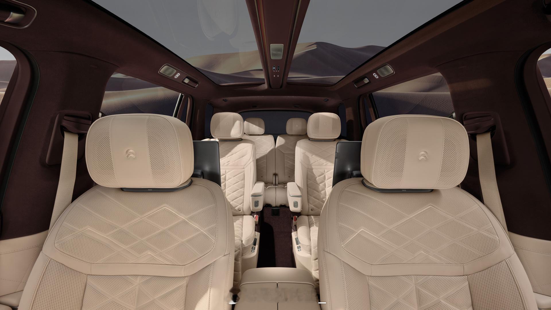 带过道的蔚来ES9终于来了！这次媒体实拍都是带中岛，也就是不带过道，虽然中岛