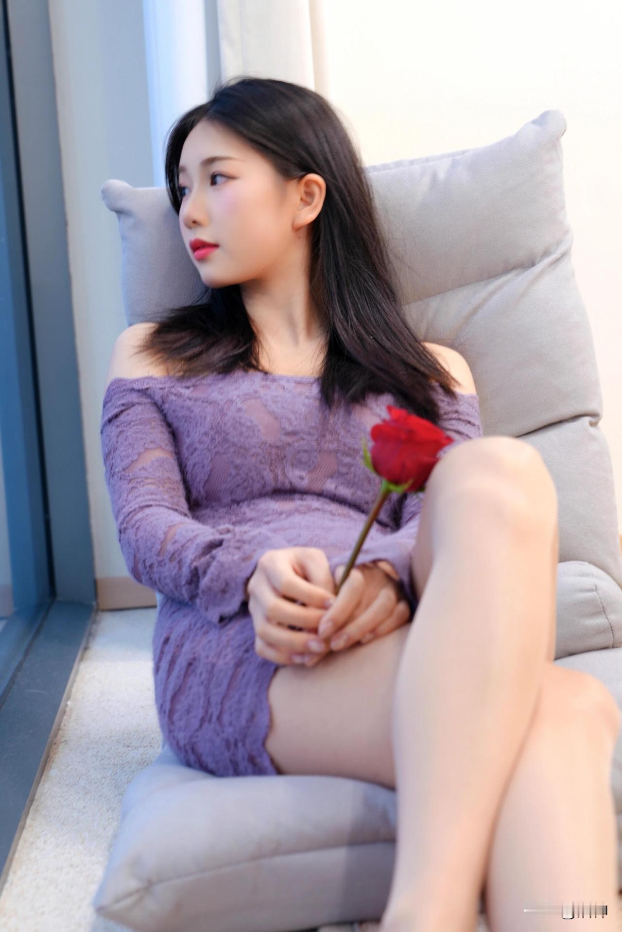 紫色诱惑性感不失优雅甜美与性感的气质美女紫色系美女紫色写真紫色礼服写