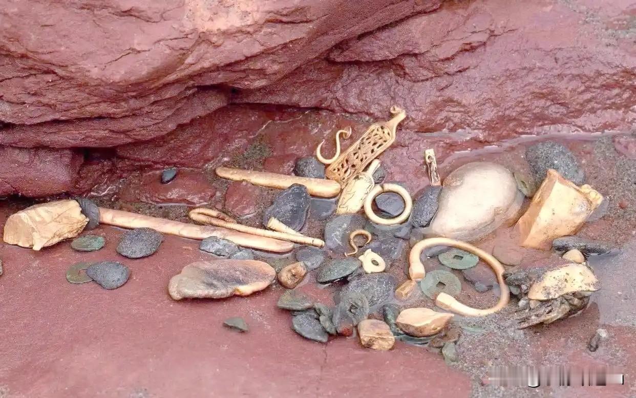 沉银守护者明末，张献忠兵败四川，千船金银沉入岷江。彭山脚下，渔民杨老大偶